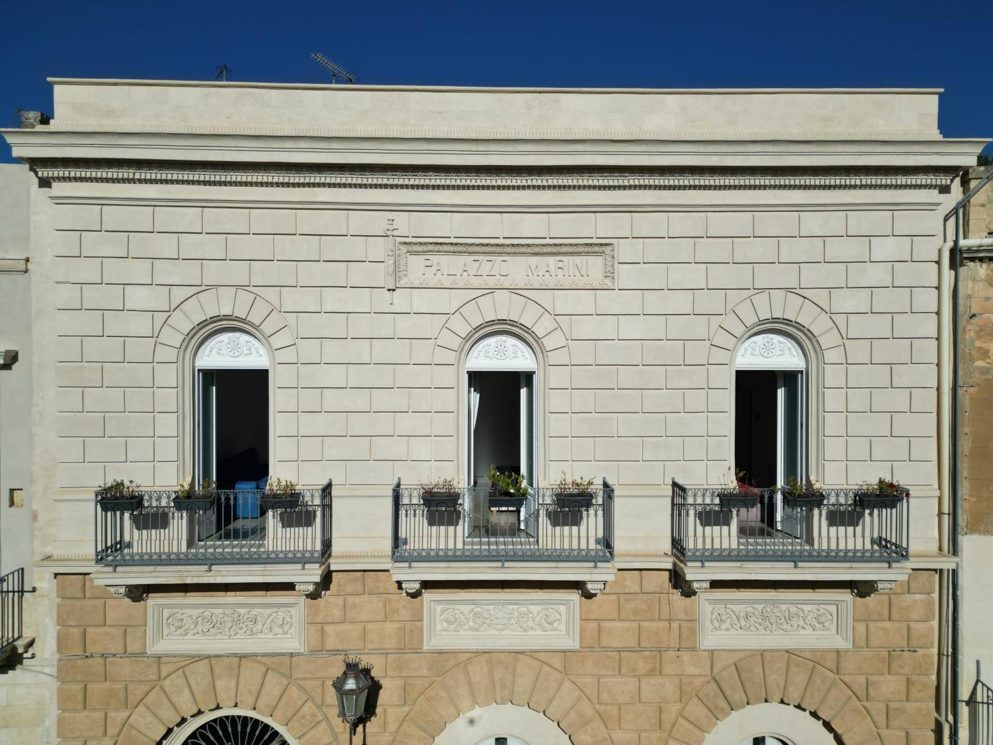 ليتشي Palazzo Marini B&B Di Charme المظهر الخارجي الصورة
